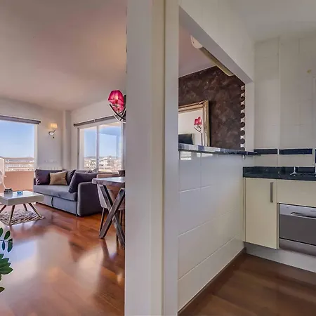 135 - Stunning Beachfront With Pool, Fuengirola!