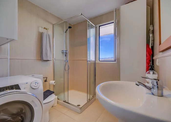 Appartement 135 - Beachfront With Pool, Fuengirola! Fuengirola